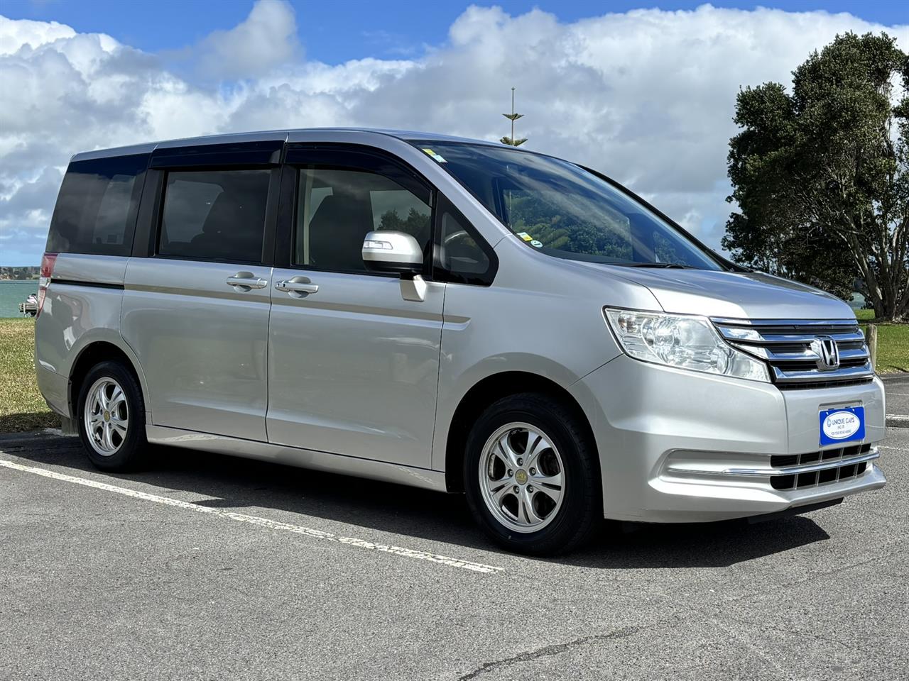 2014 Honda Stepwagon thumbnail