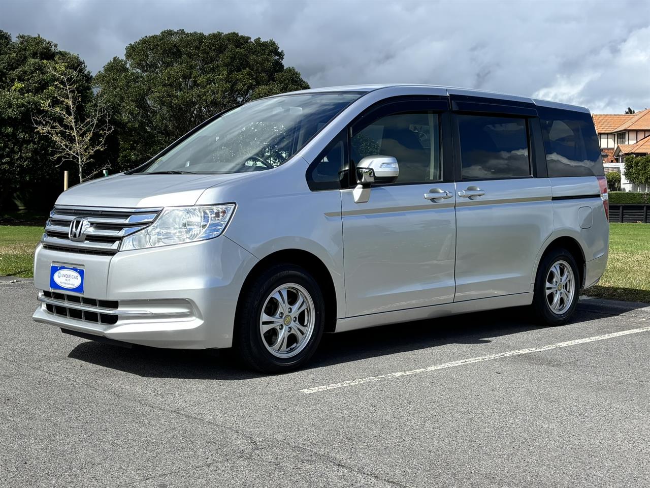 2014 Honda Stepwagon thumbnail