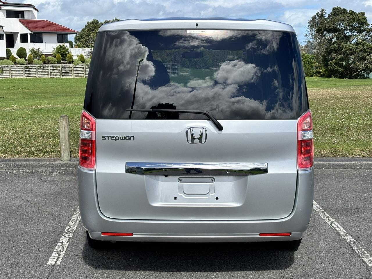 2014 Honda Stepwagon thumbnail