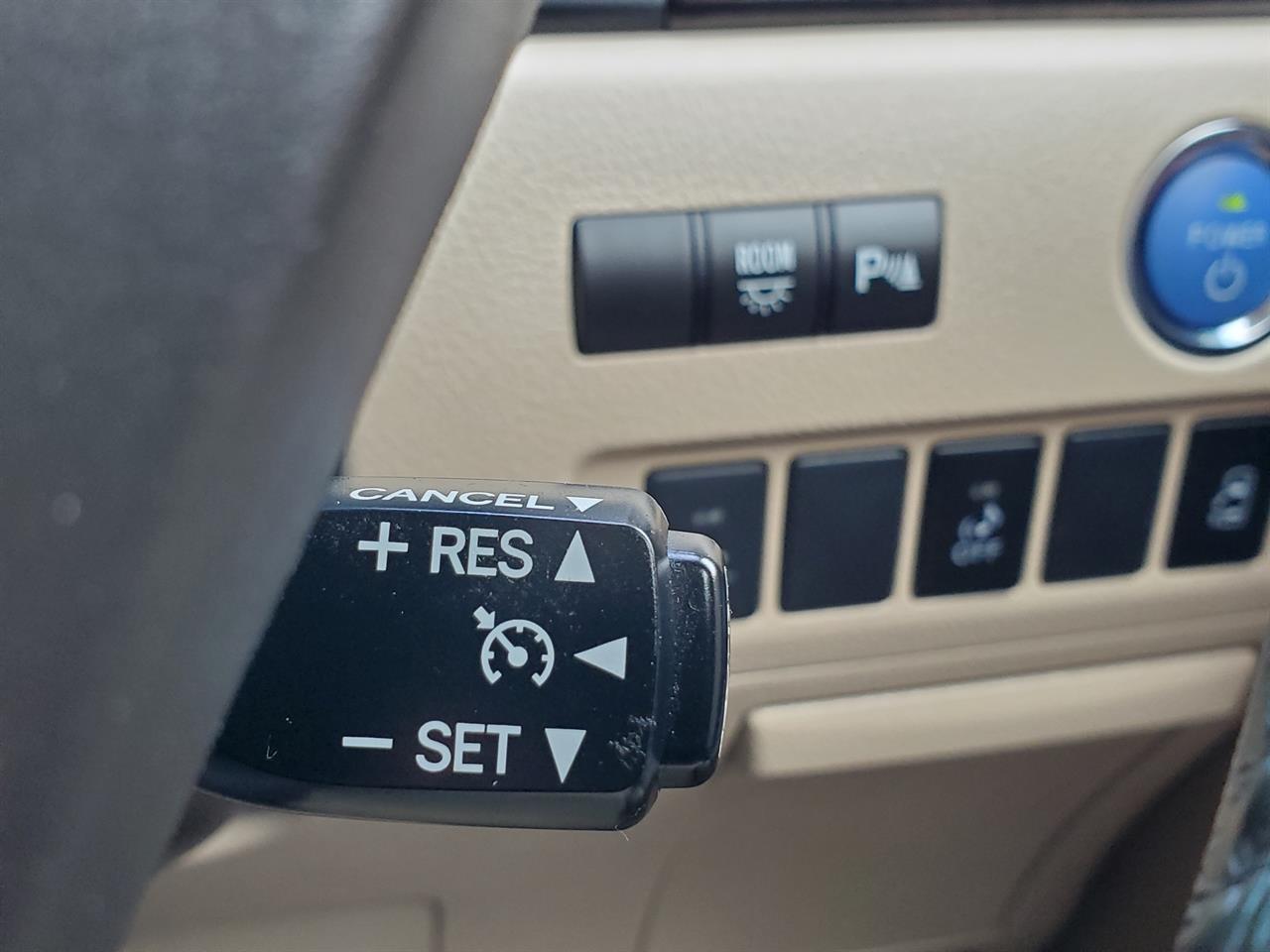 2012 Toyota Vellfire thumbnail