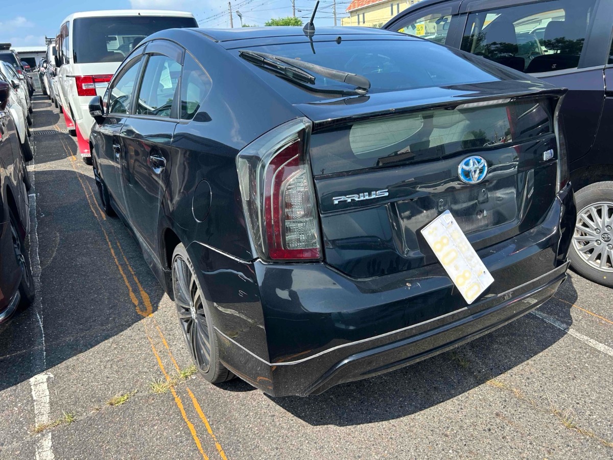 2013 Toyota Prius thumbnail