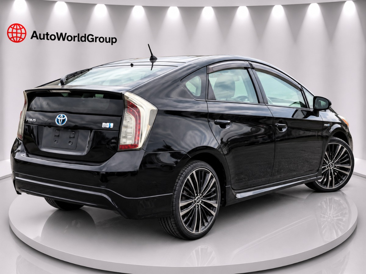 2013 Toyota Prius thumbnail