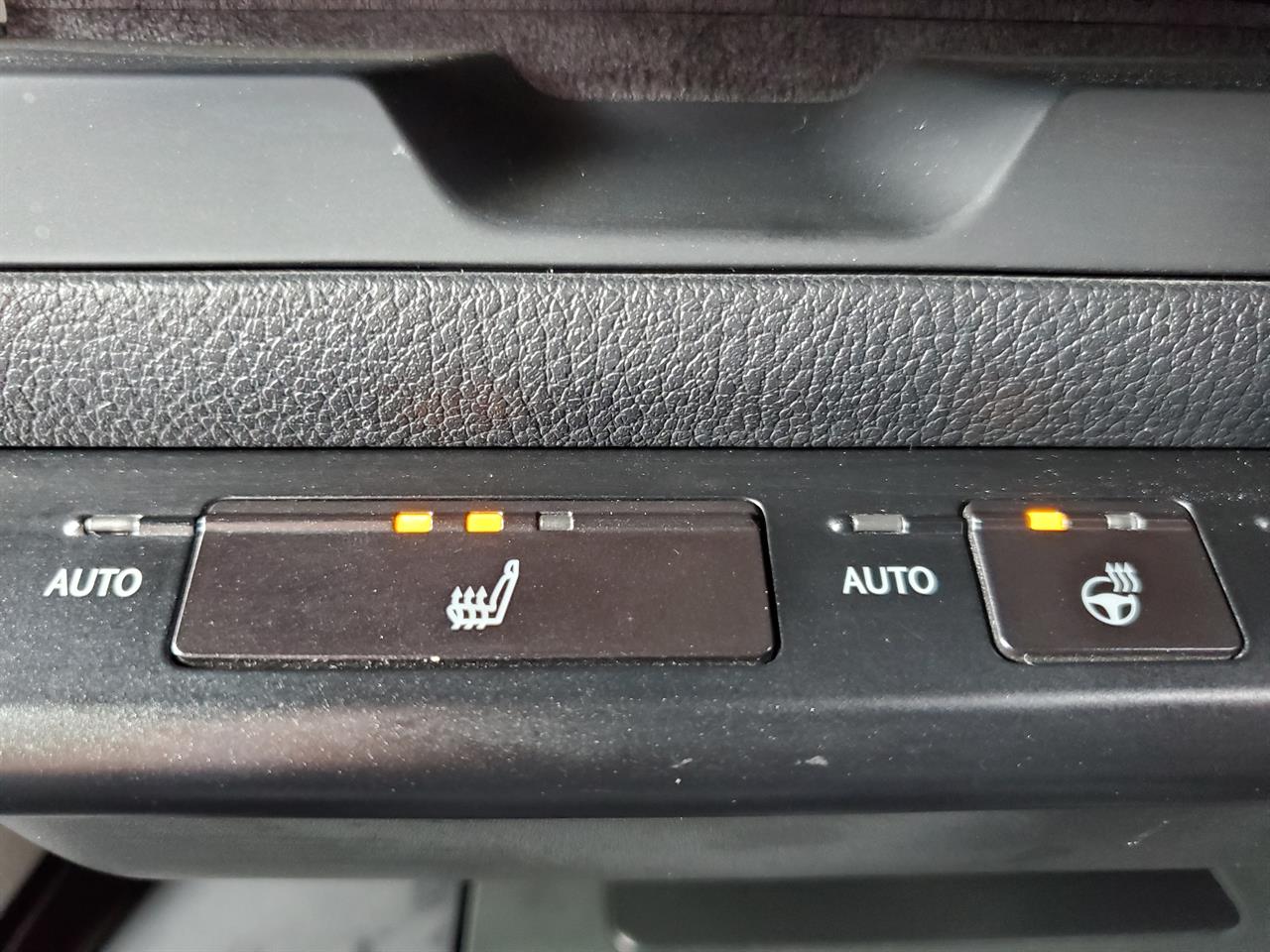 2018 Lexus UX thumbnail
