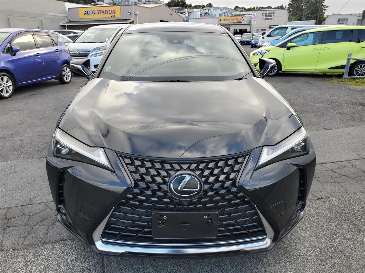 2018 Lexus UX thumbnail