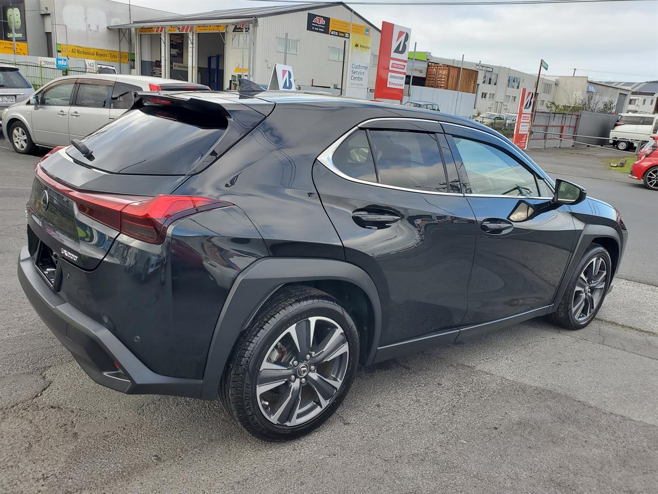 2018 Lexus UX thumbnail