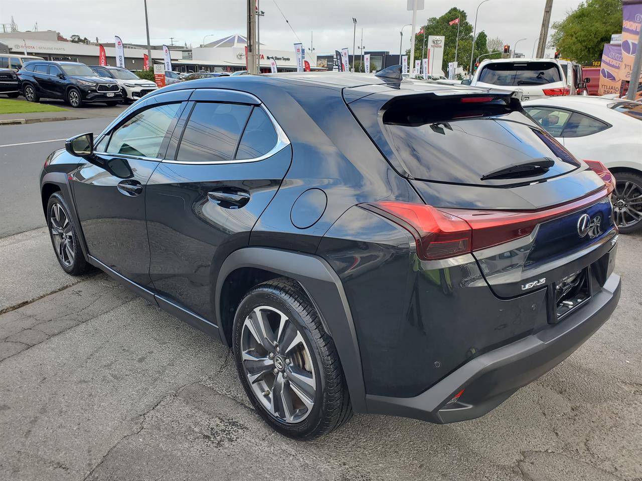 2018 Lexus UX thumbnail