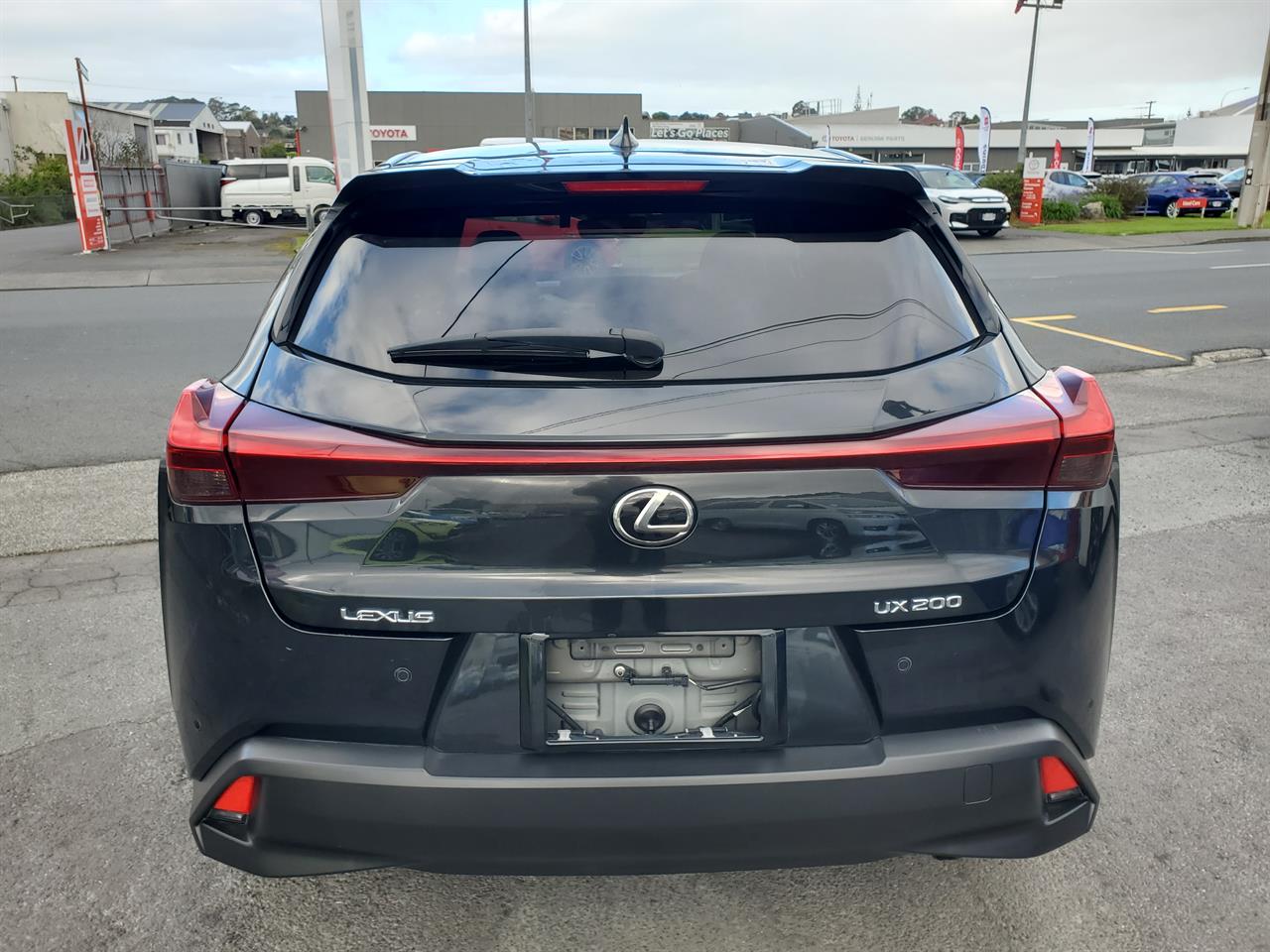 2018 Lexus UX thumbnail