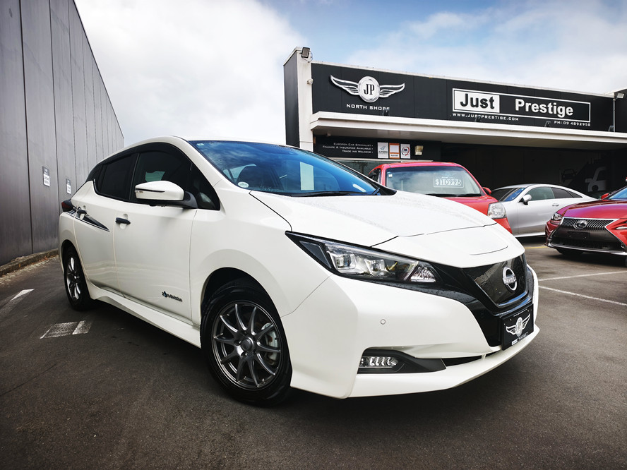 2022 Nissan Leaf thumbnail