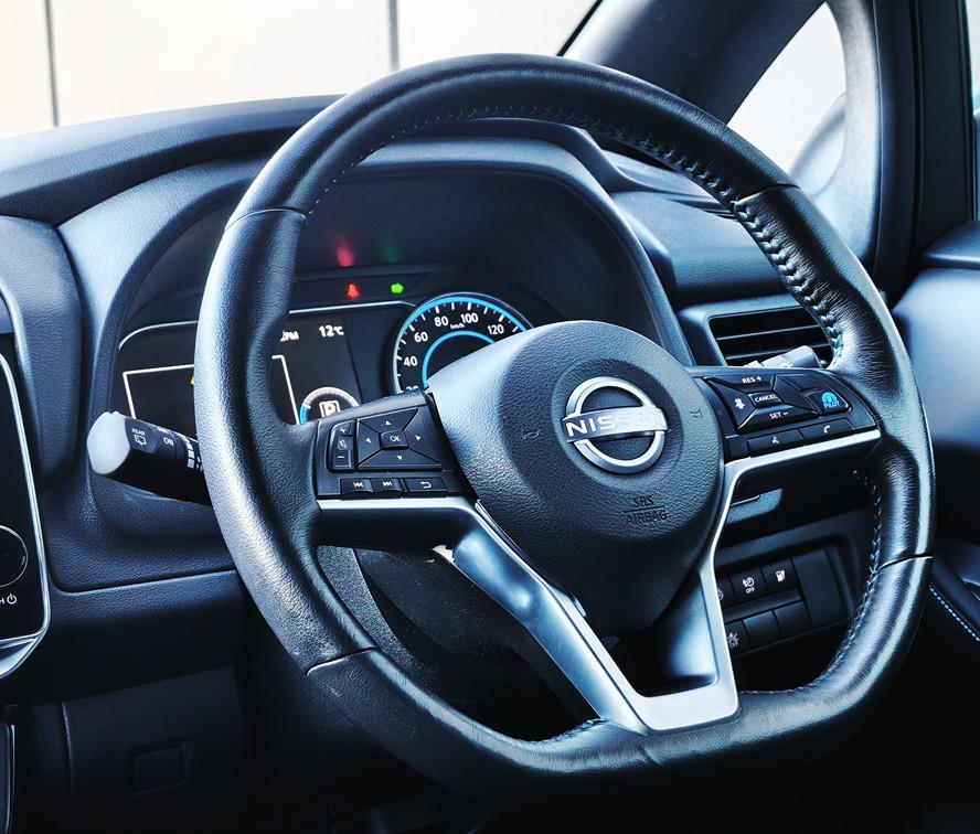 2022 Nissan Leaf thumbnail