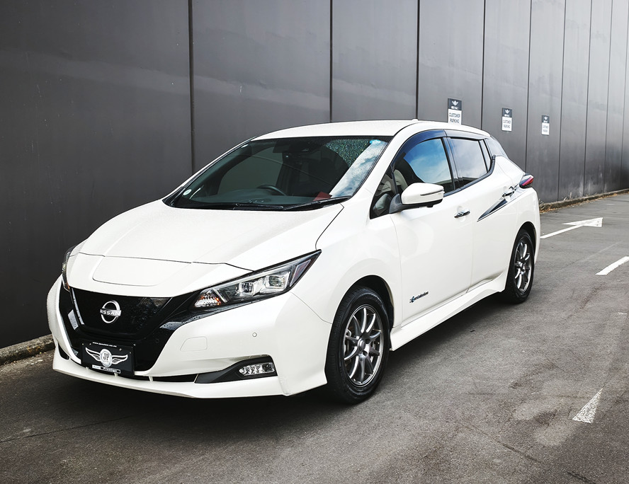 2022 Nissan Leaf thumbnail