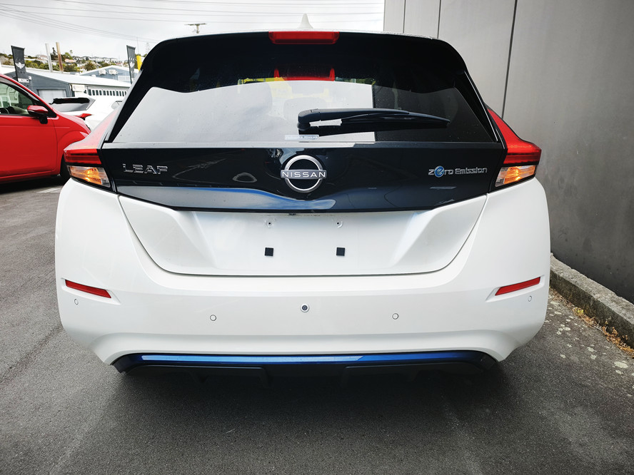2022 Nissan Leaf thumbnail