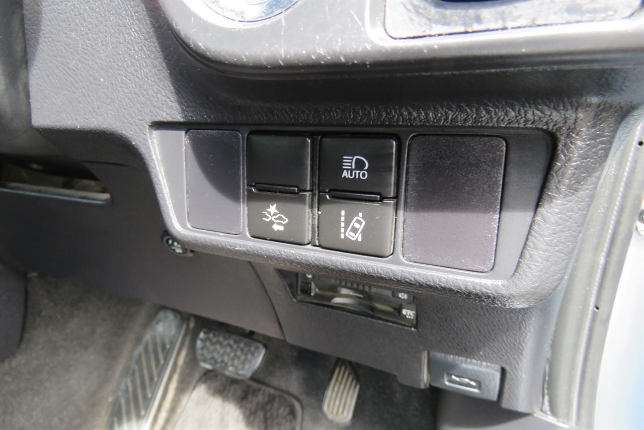 2015 Toyota Corolla thumbnail