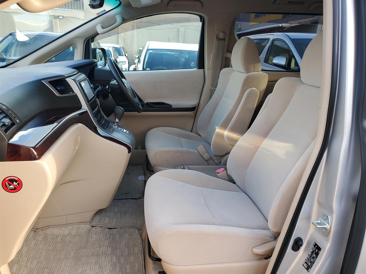 2013 Toyota Alphard thumbnail