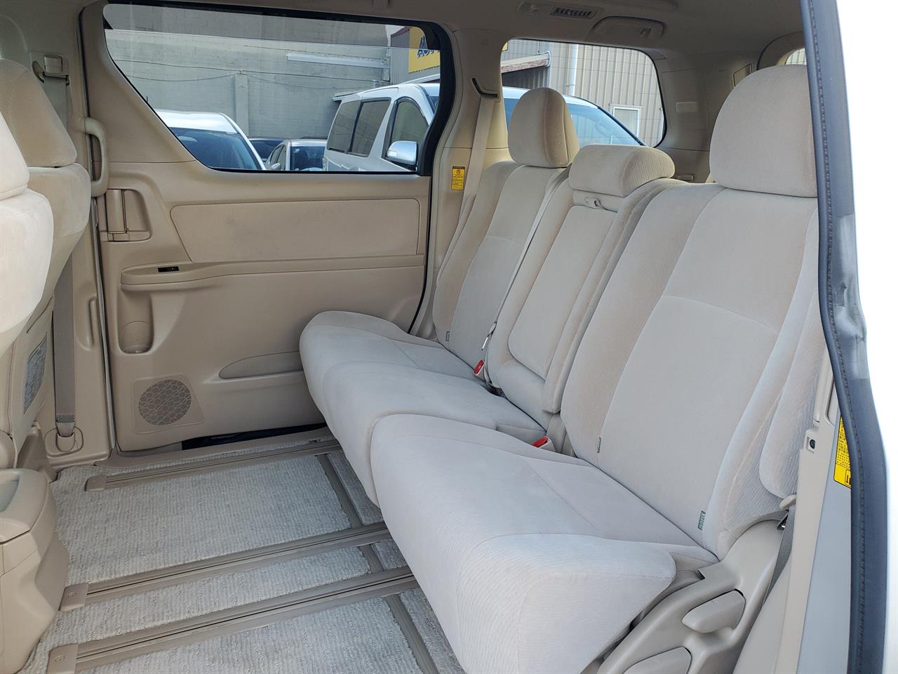 2013 Toyota Alphard thumbnail