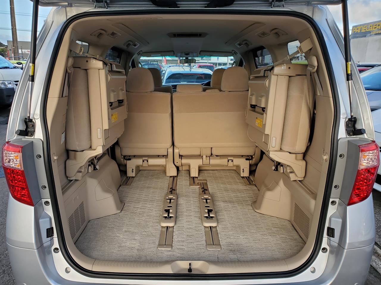 2013 Toyota Alphard thumbnail
