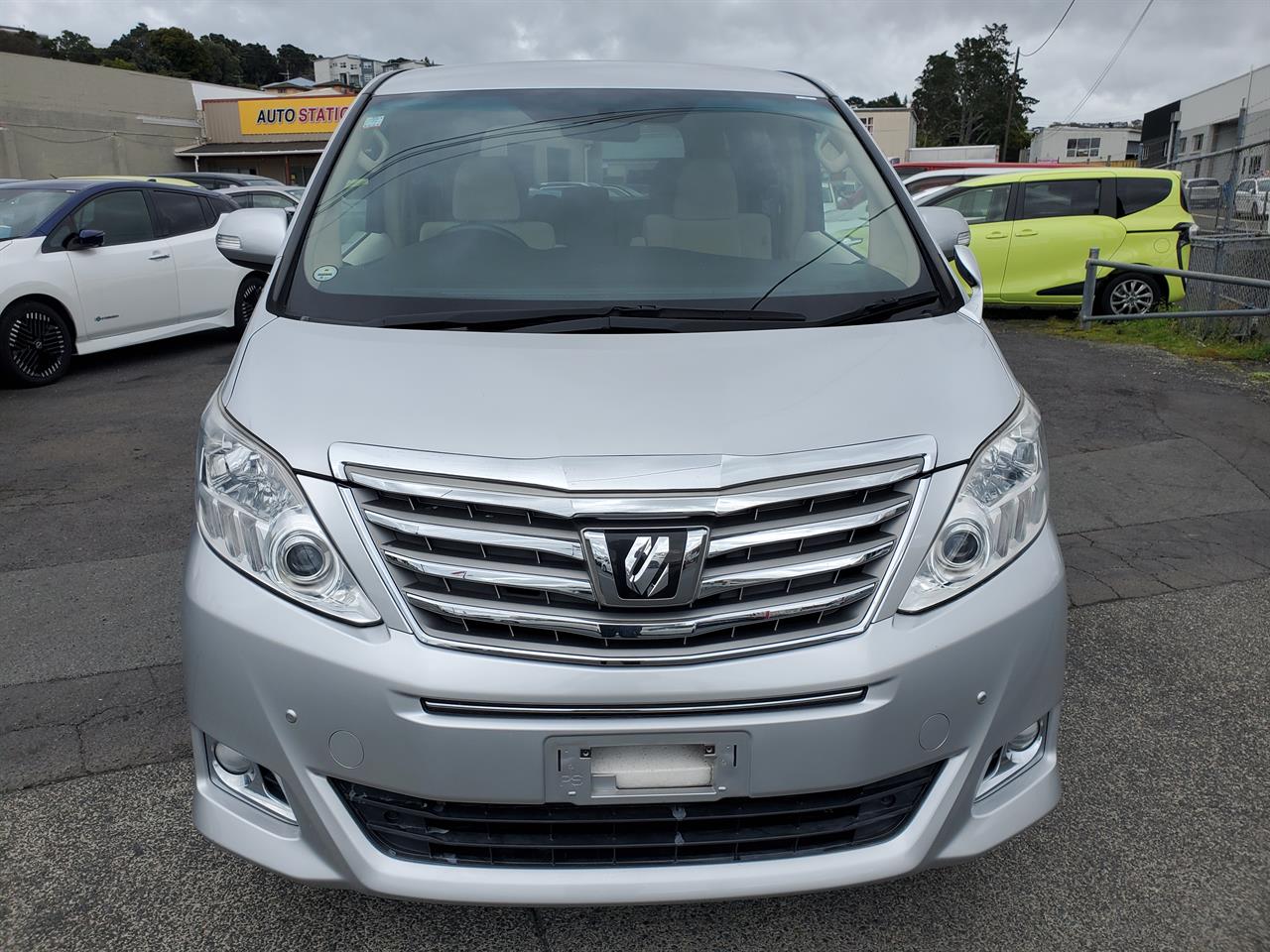 2013 Toyota Alphard thumbnail