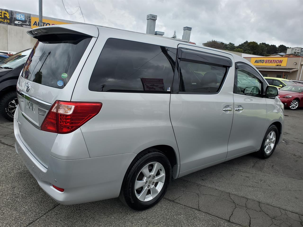 2013 Toyota Alphard thumbnail