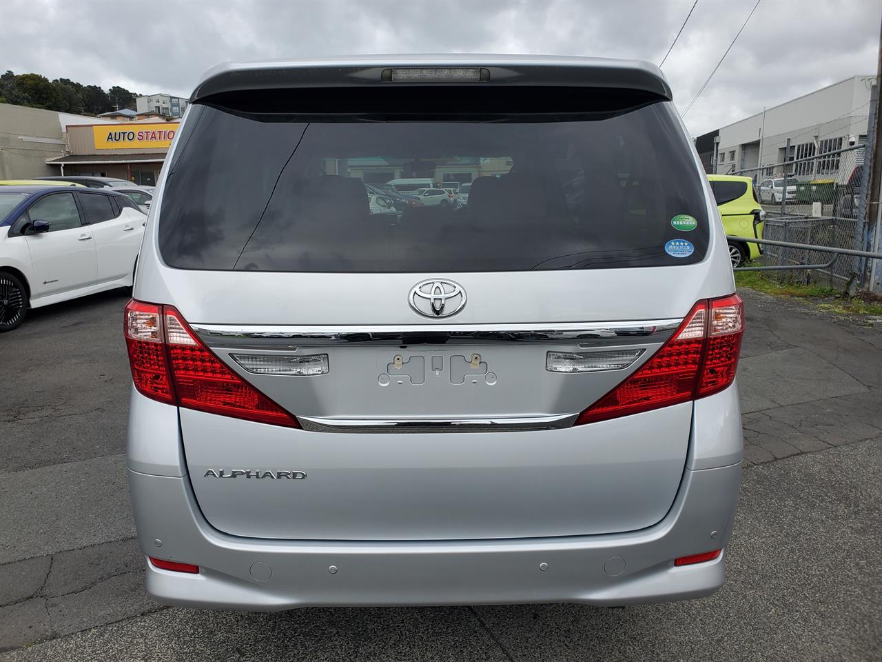 2013 Toyota Alphard thumbnail