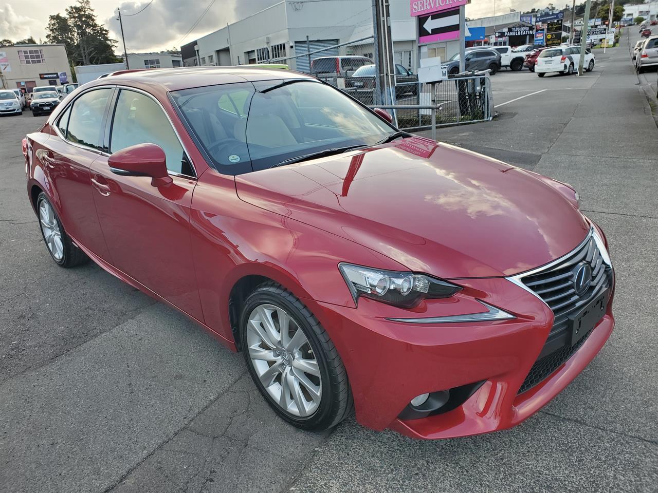 2013 Lexus IS300h thumbnail