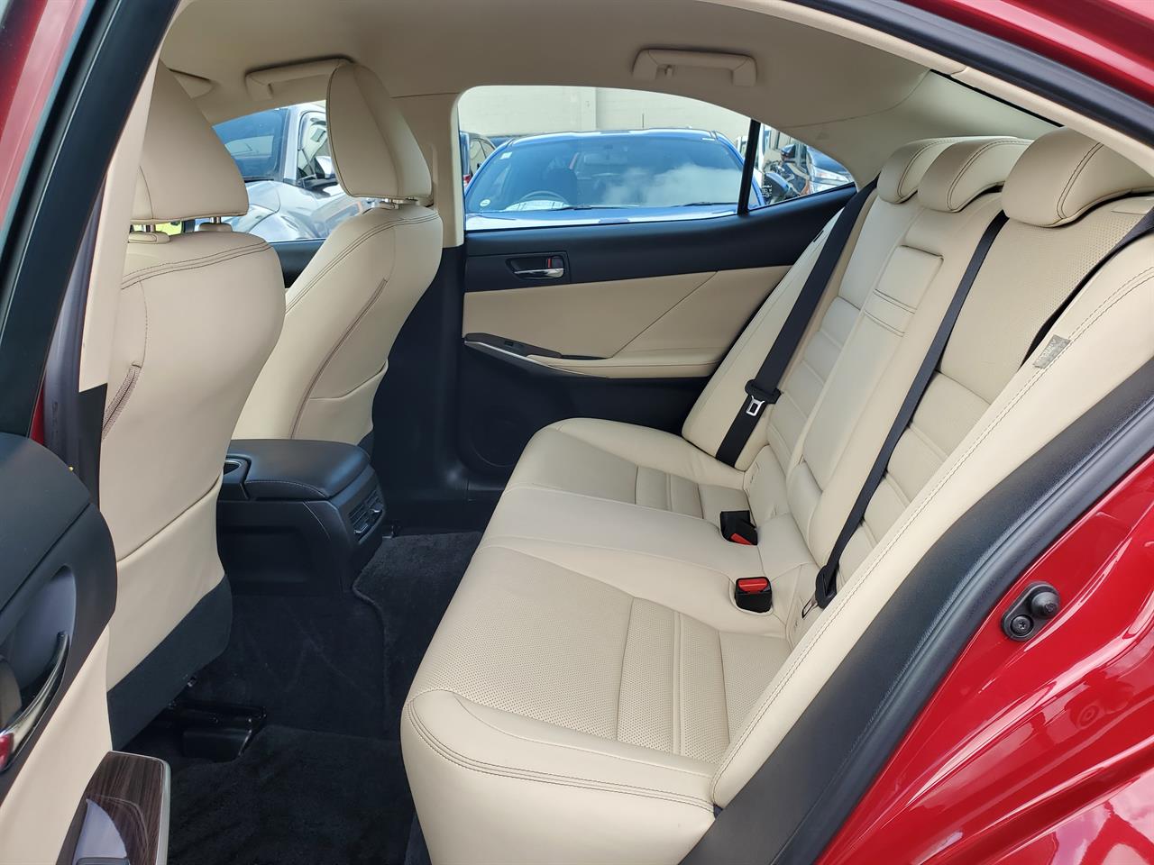 2013 Lexus IS300h thumbnail