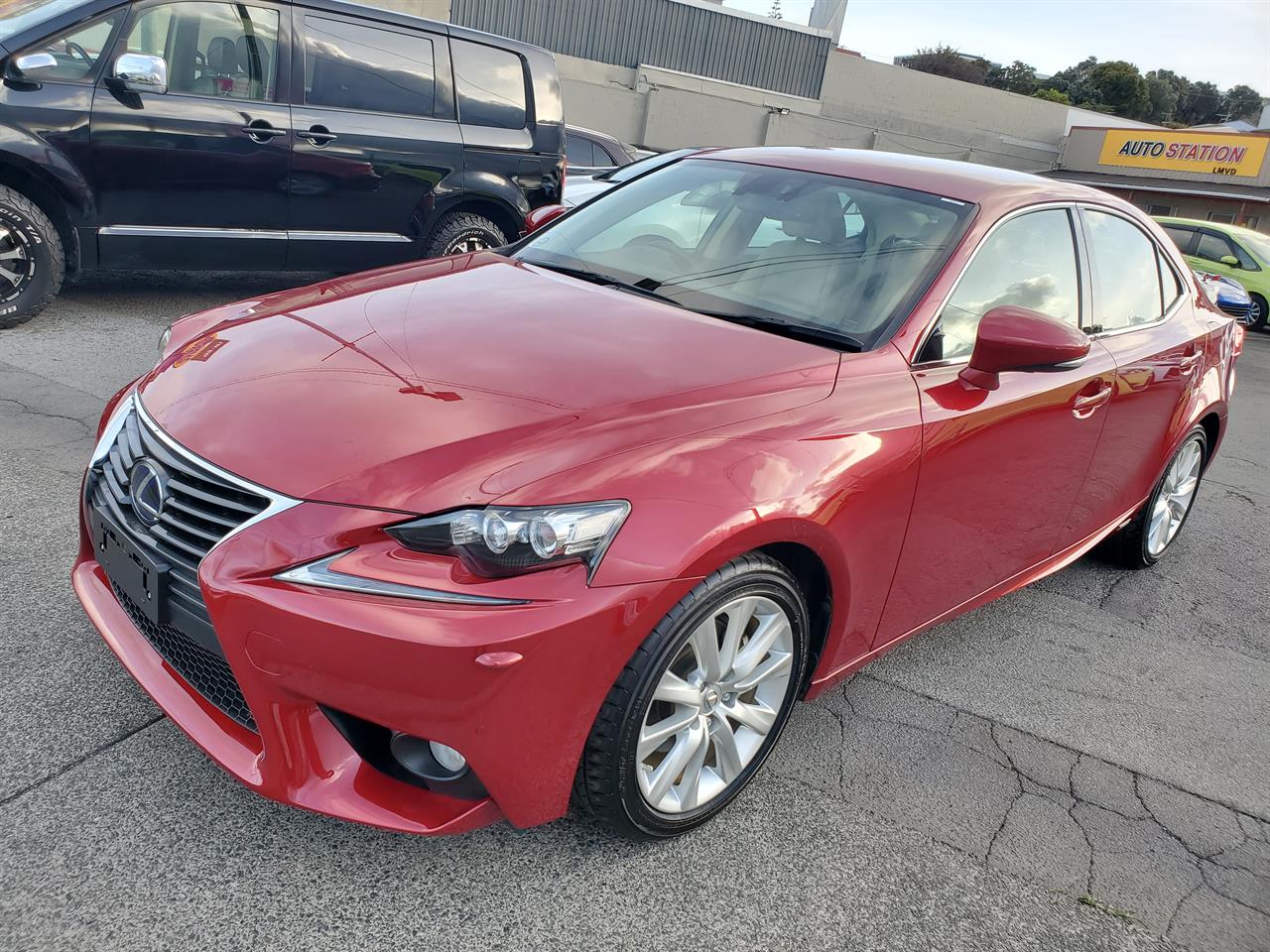 2013 Lexus IS300h thumbnail