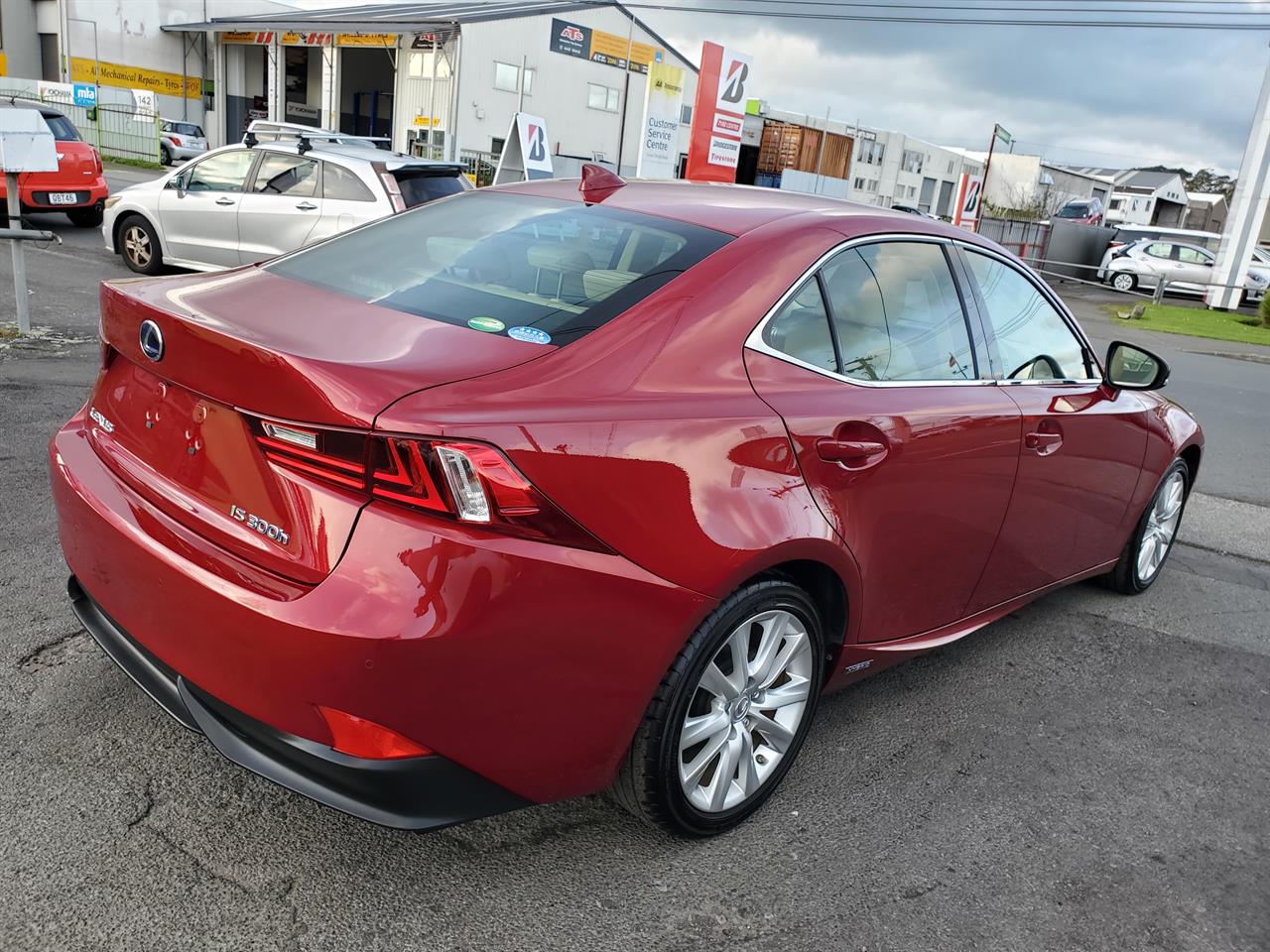 2013 Lexus IS300h thumbnail