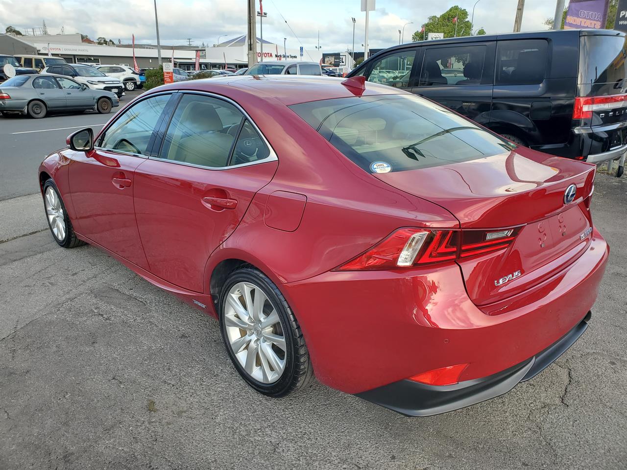 2013 Lexus IS300h thumbnail