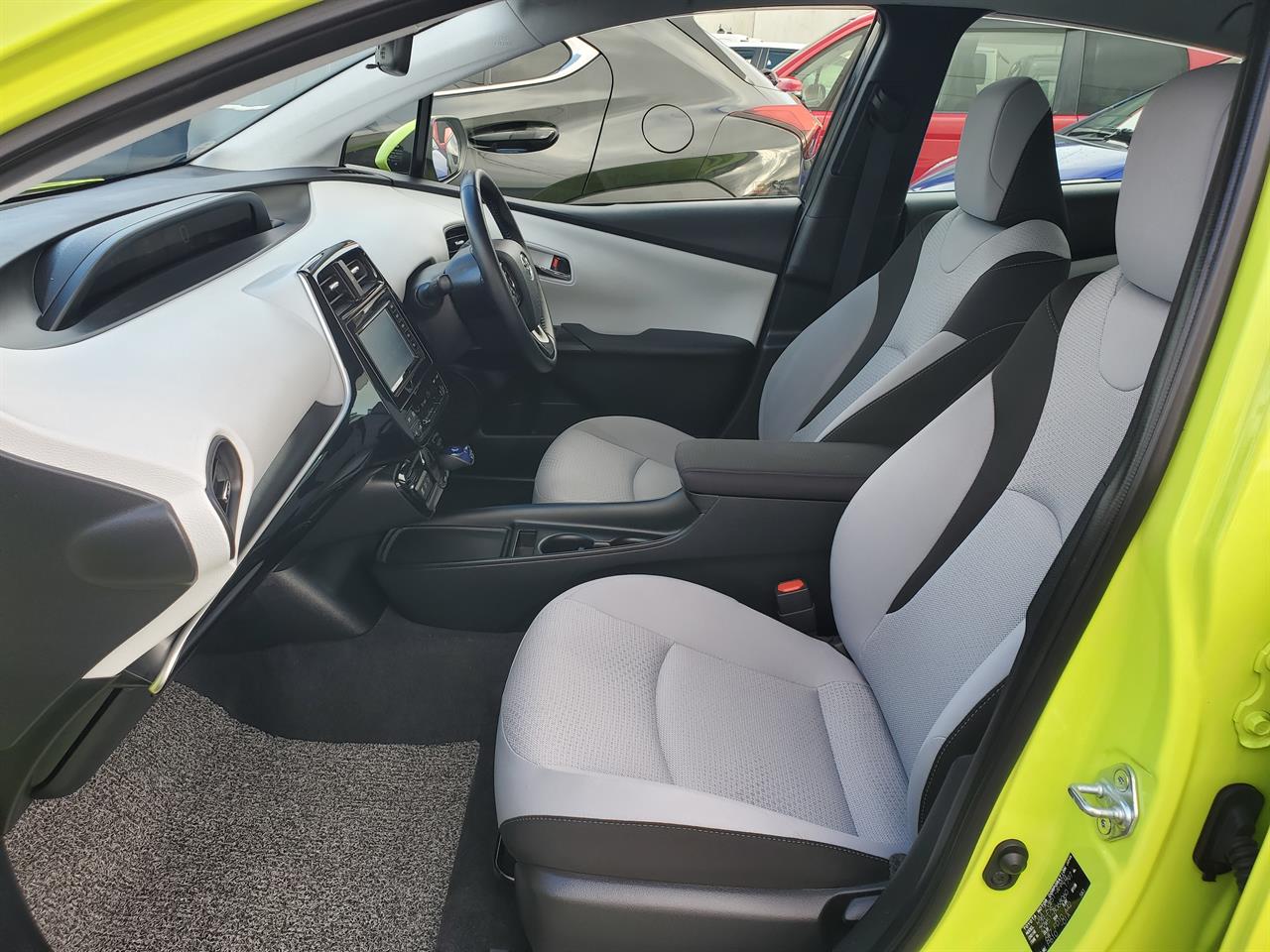 2019 Toyota Prius thumbnail