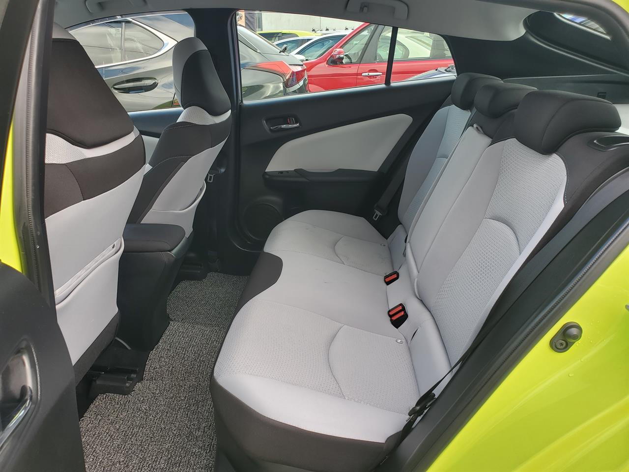 2019 Toyota Prius thumbnail