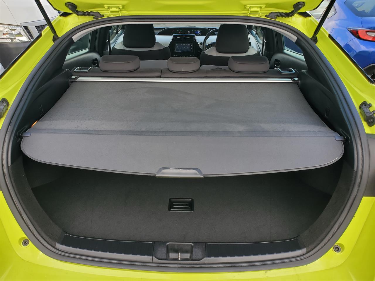 2019 Toyota Prius thumbnail