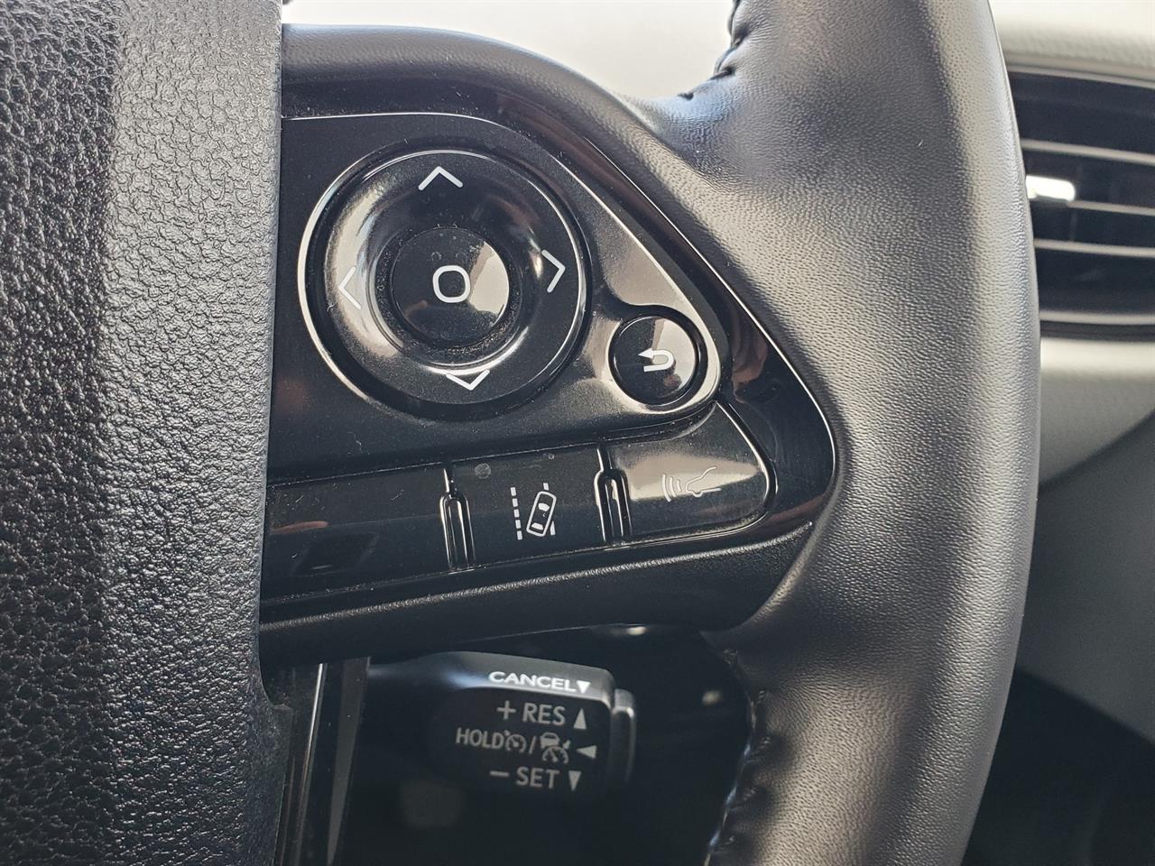 2019 Toyota Prius thumbnail