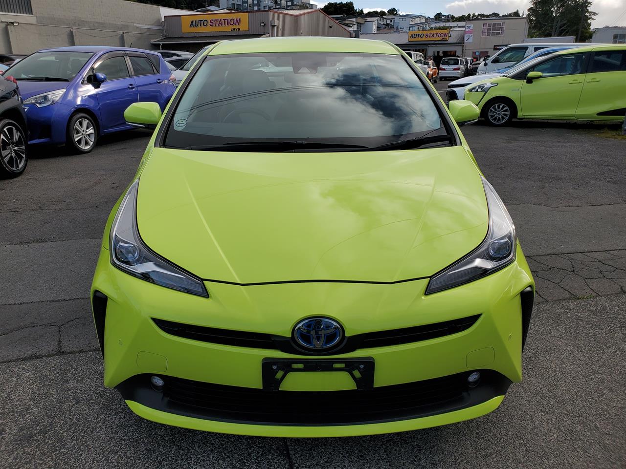 2019 Toyota Prius thumbnail