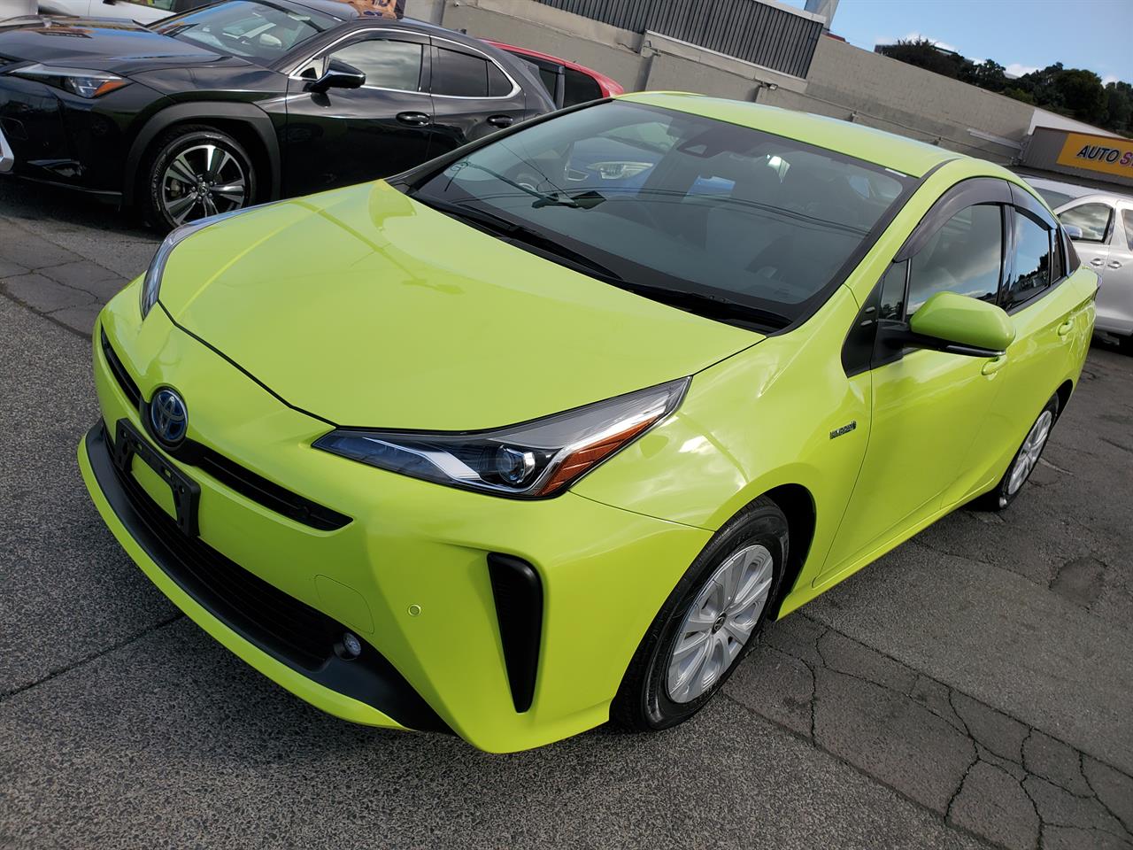 2019 Toyota Prius thumbnail