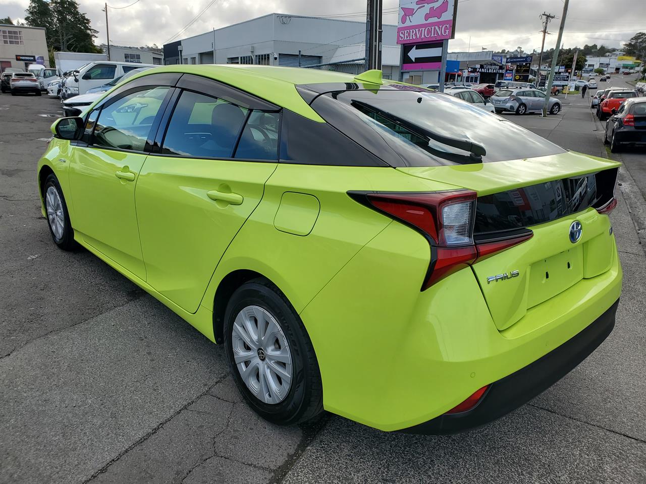 2019 Toyota Prius thumbnail
