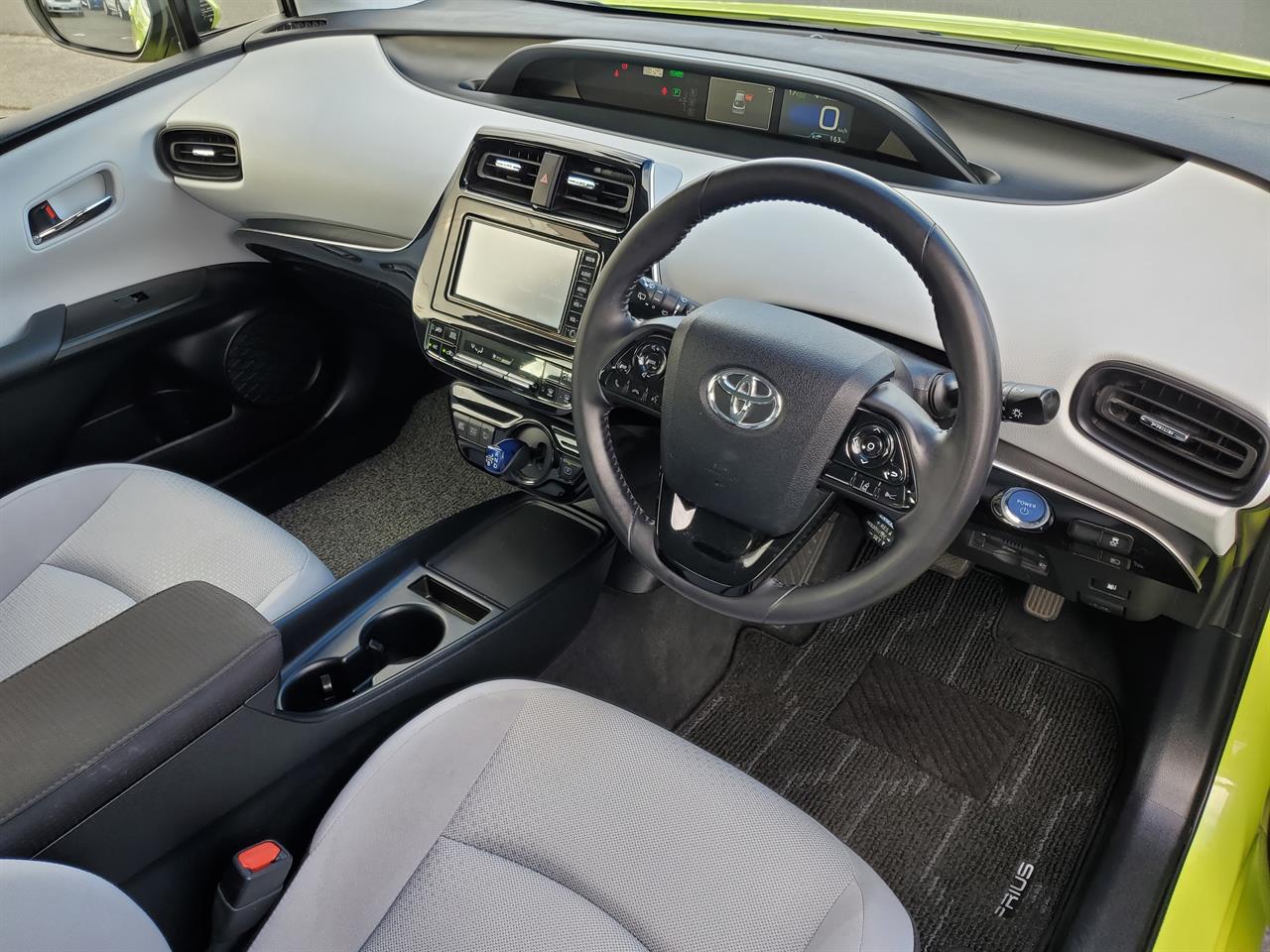 2019 Toyota Prius thumbnail