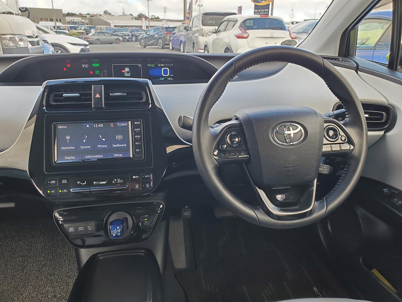 2019 Toyota Prius thumbnail