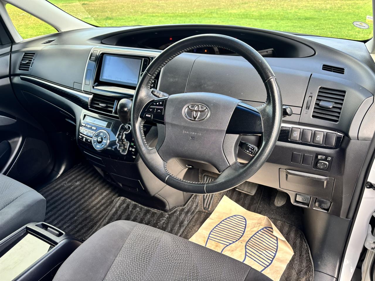 2015 Toyota Estima thumbnail