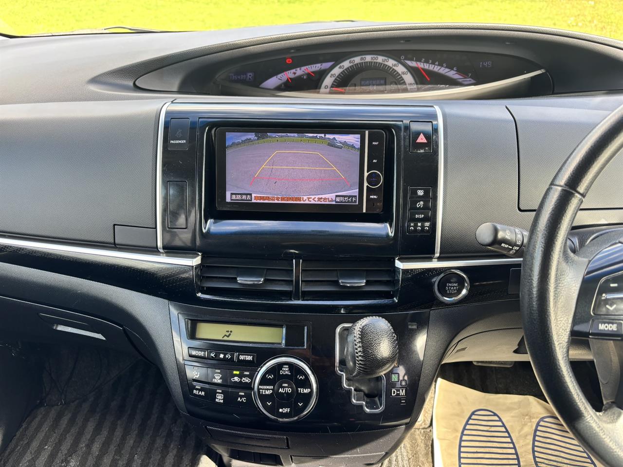 2015 Toyota Estima thumbnail