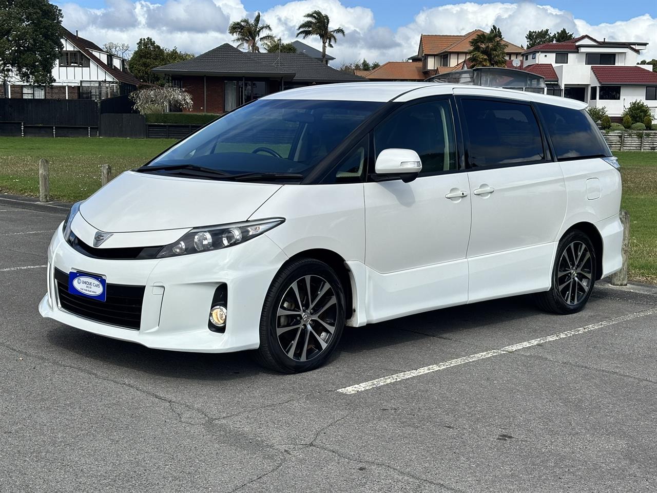 2015 Toyota Estima thumbnail