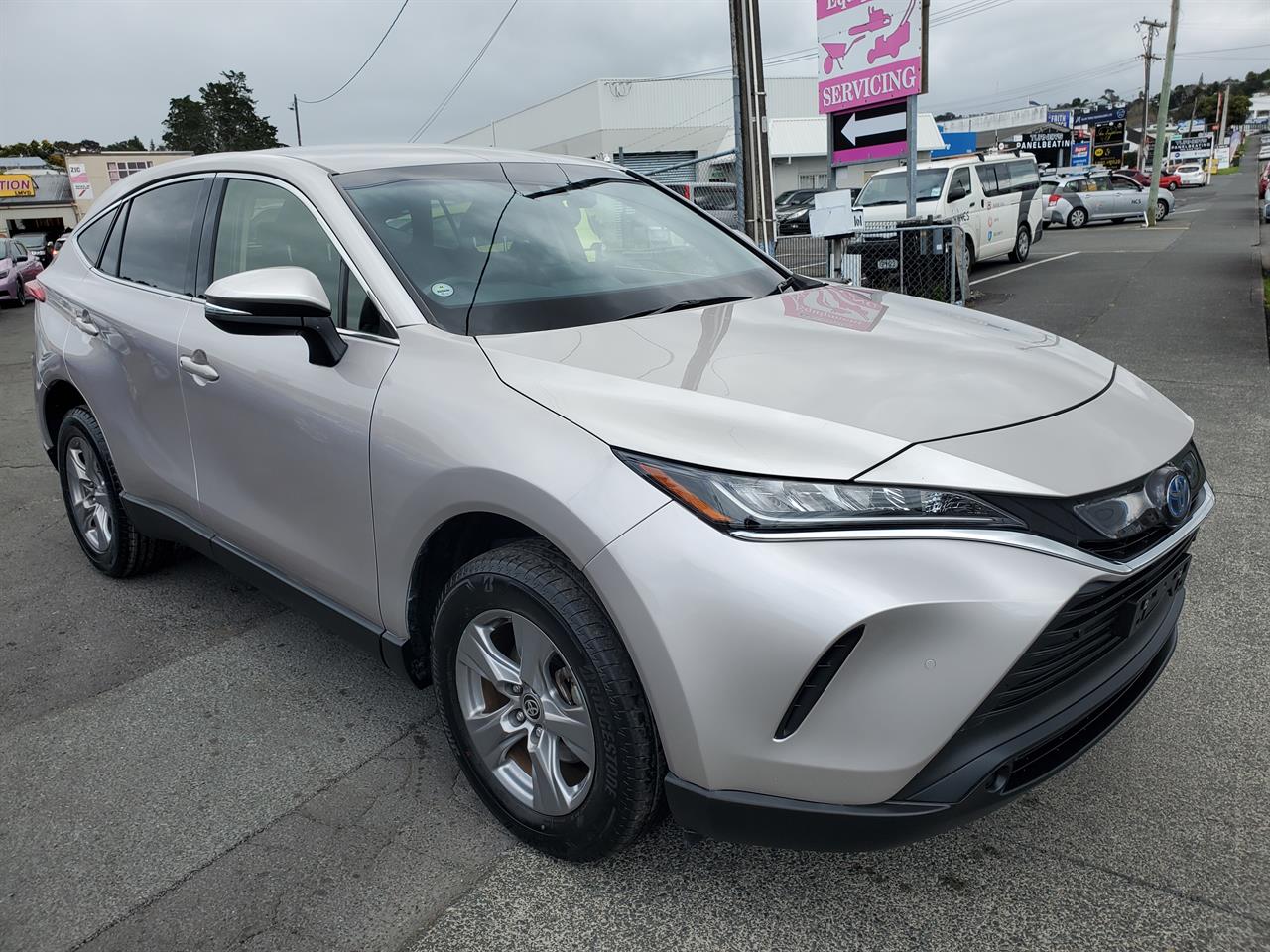 2023 Toyota Harrier thumbnail