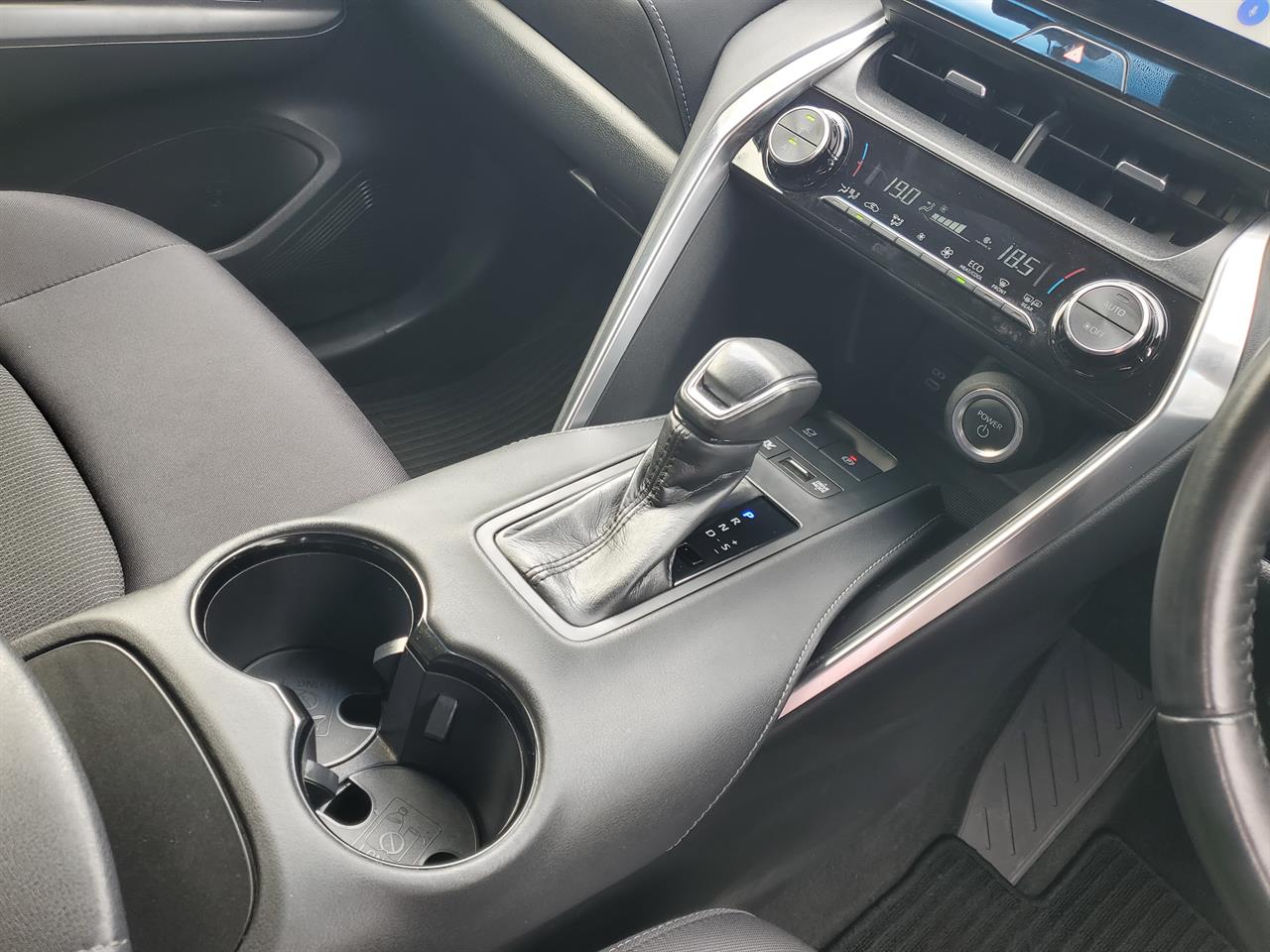 2023 Toyota Harrier thumbnail