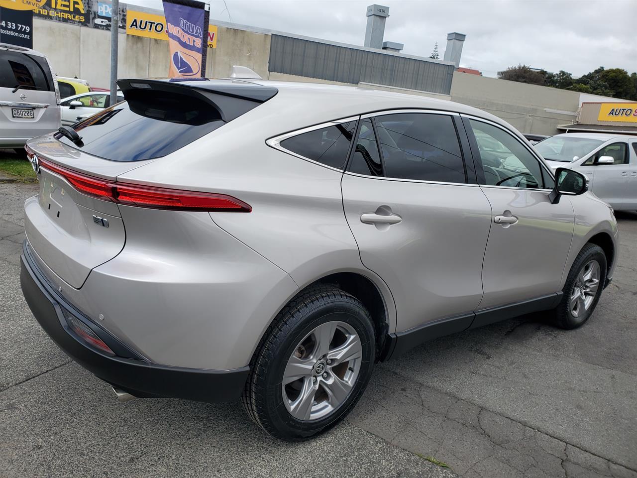 2023 Toyota Harrier thumbnail