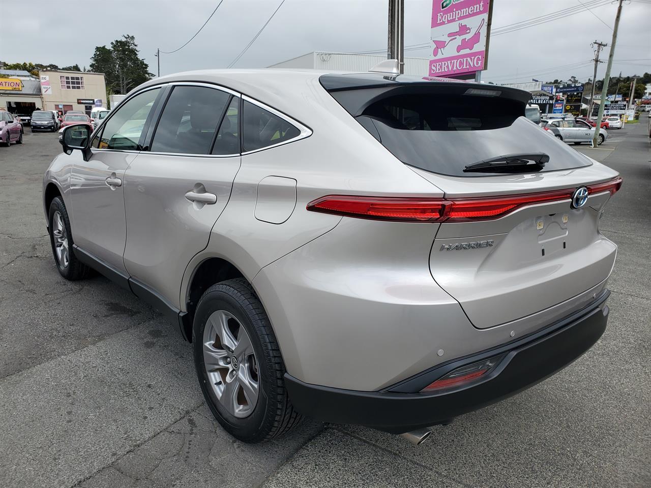 2023 Toyota Harrier thumbnail