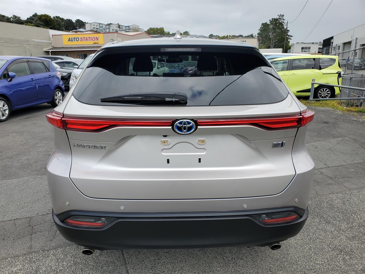 2023 Toyota Harrier thumbnail