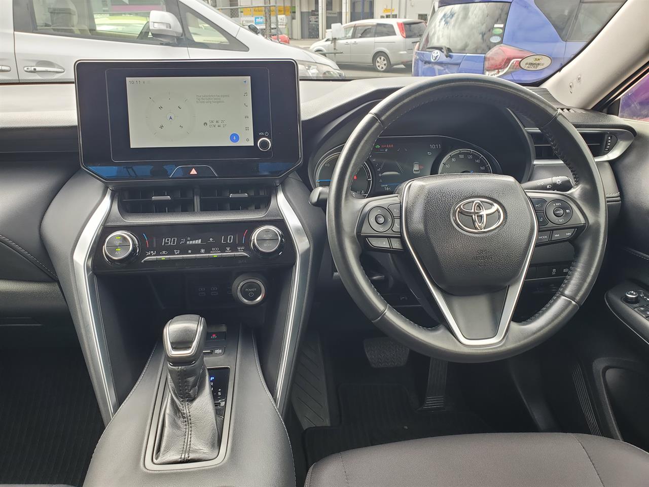 2023 Toyota Harrier thumbnail