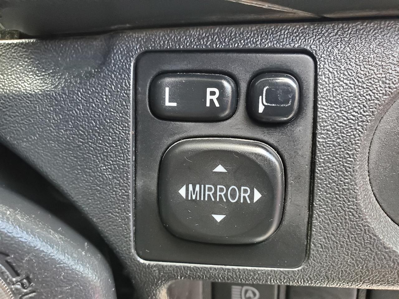 2020 Toyota Hiace thumbnail
