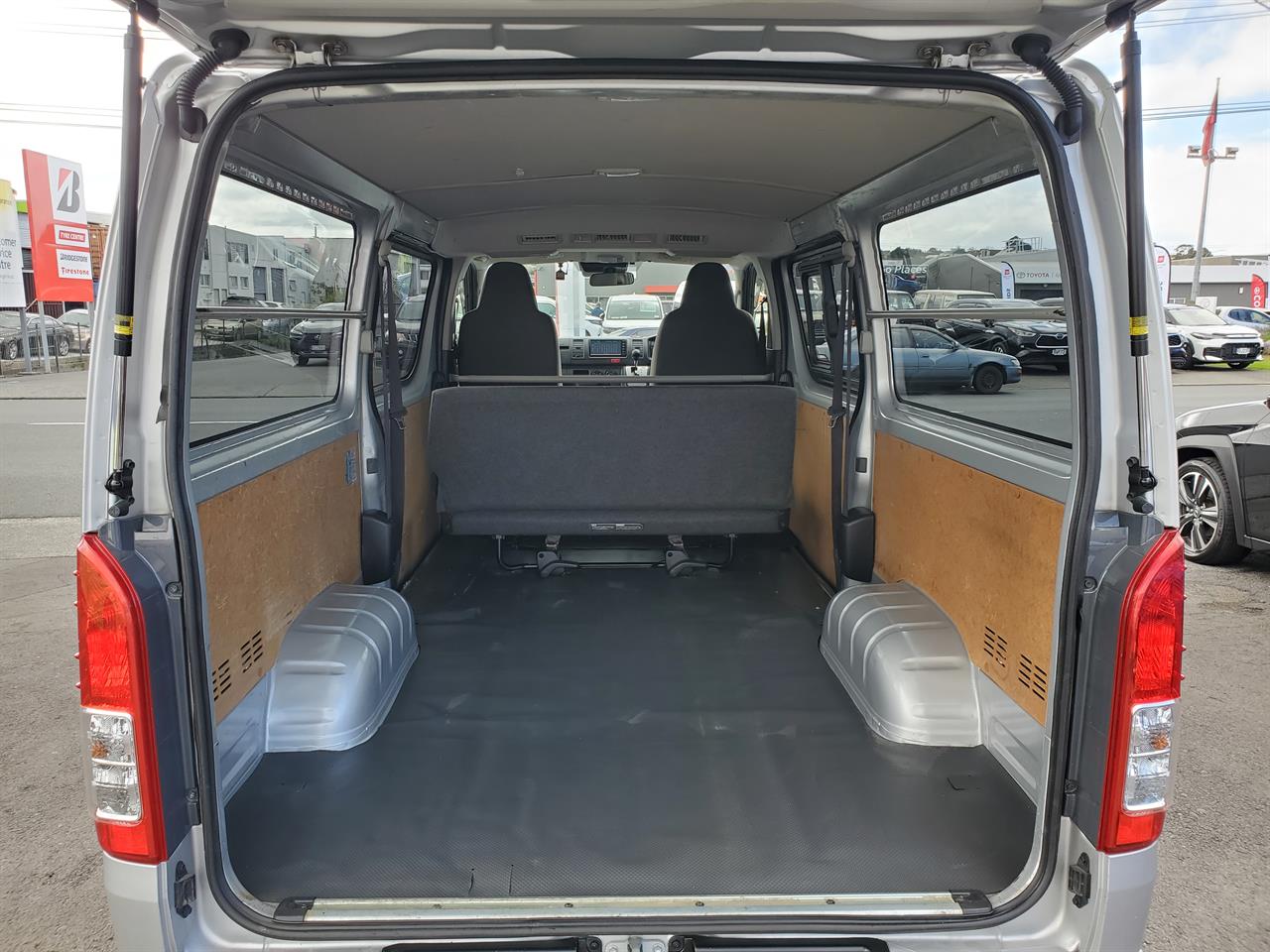 2020 Toyota Hiace thumbnail