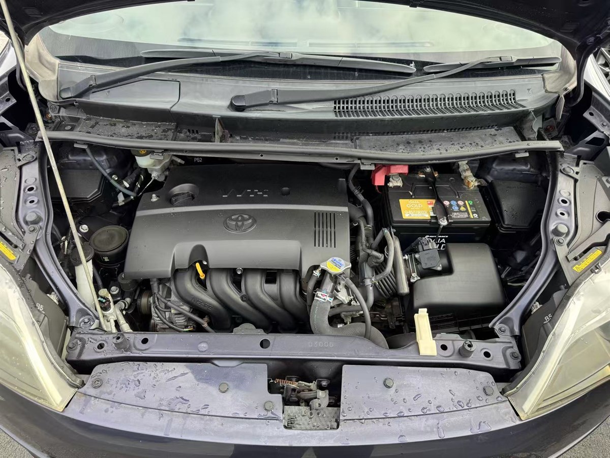 2015 Toyota Spade thumbnail