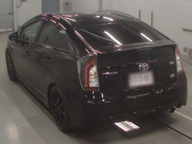 2013 Toyota Prius thumbnail