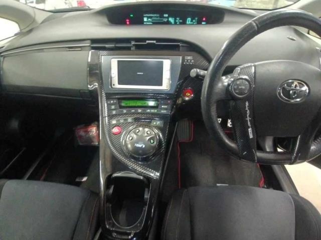 2013 Toyota Prius thumbnail